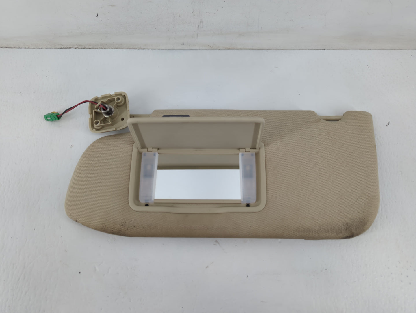 2013-2019 Lincoln Mkt Sun Visor Shade Replacement Driver Left Mirror Fits Fits 2010 2011 2012 2013 2014 2015 2016 2017 2018 2019 OEM Used Auto Parts - Oemusedautoparts1.com