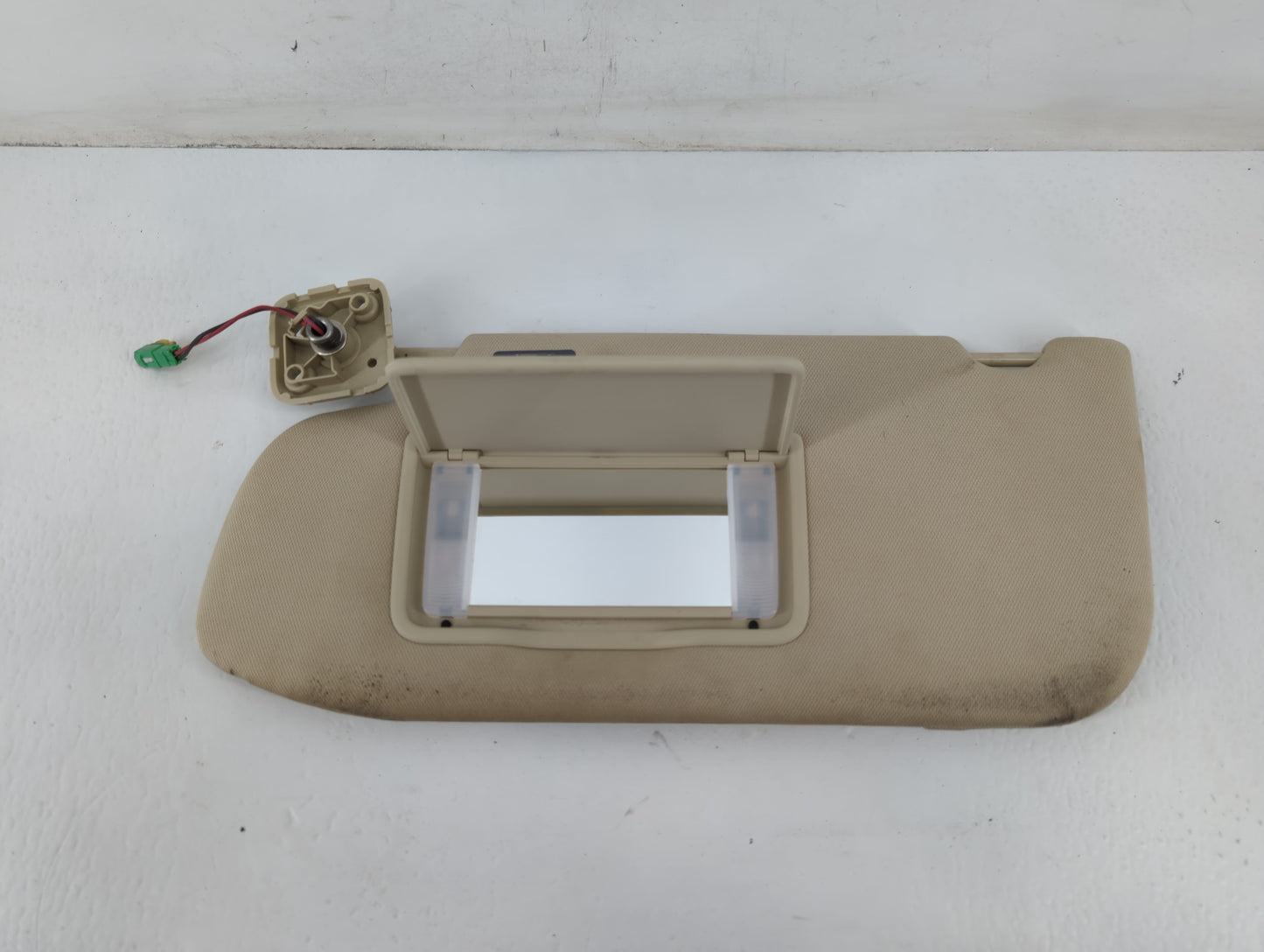 2013-2019 Lincoln Mkt Sun Visor Shade Replacement Driver Left Mirror Fits Fits 2010 2011 2012 2013 2014 2015 2016 2017 2018 2019 OEM Used Auto Parts - Oemusedautoparts1.com