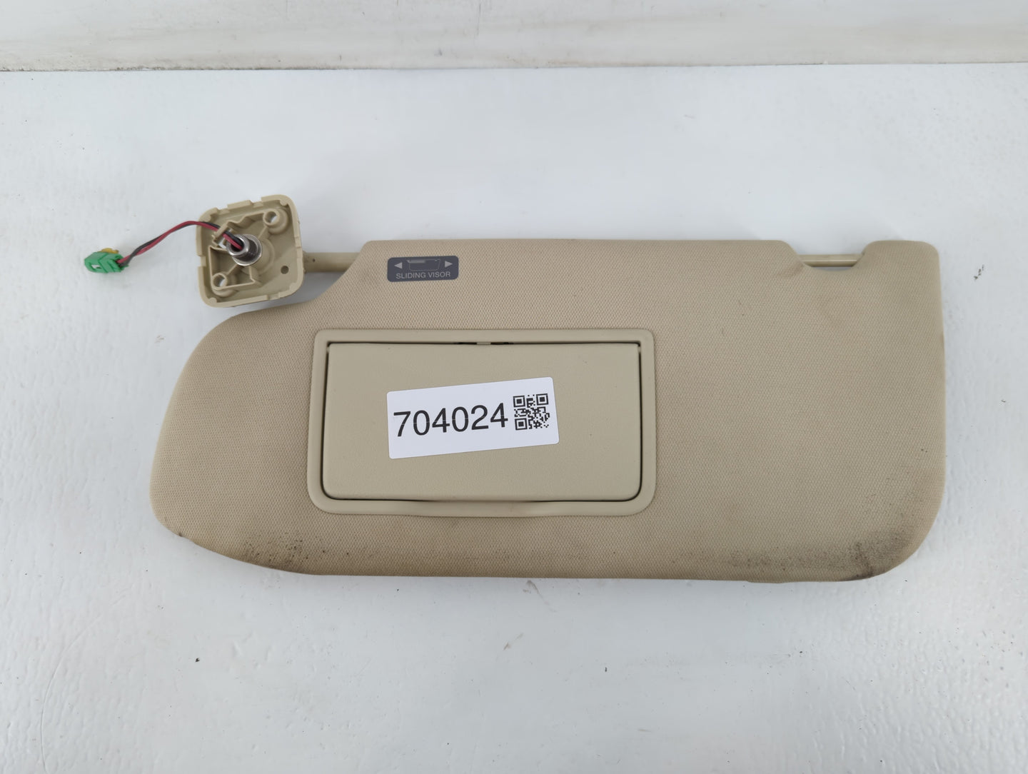 2013-2019 Lincoln Mkt Sun Visor Shade Replacement Driver Left Mirror Fits Fits 2010 2011 2012 2013 2014 2015 2016 2017 2018 2019 OEM Used Auto Parts - Oemusedautoparts1.com