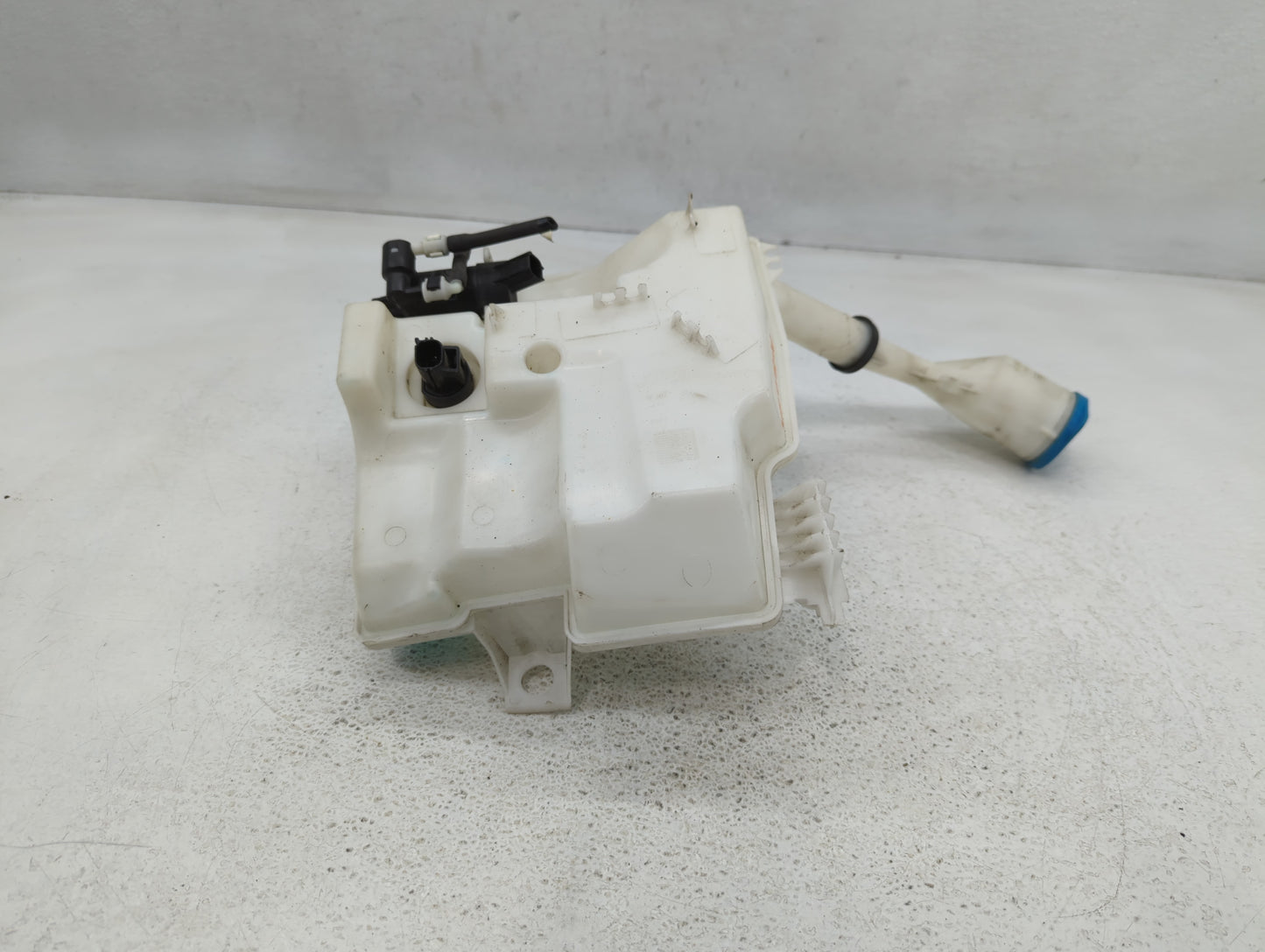 2012-2018 Ford Focus Windshield Washer Fluid Reservoir Bottle Oem - Oemusedautoparts1.com