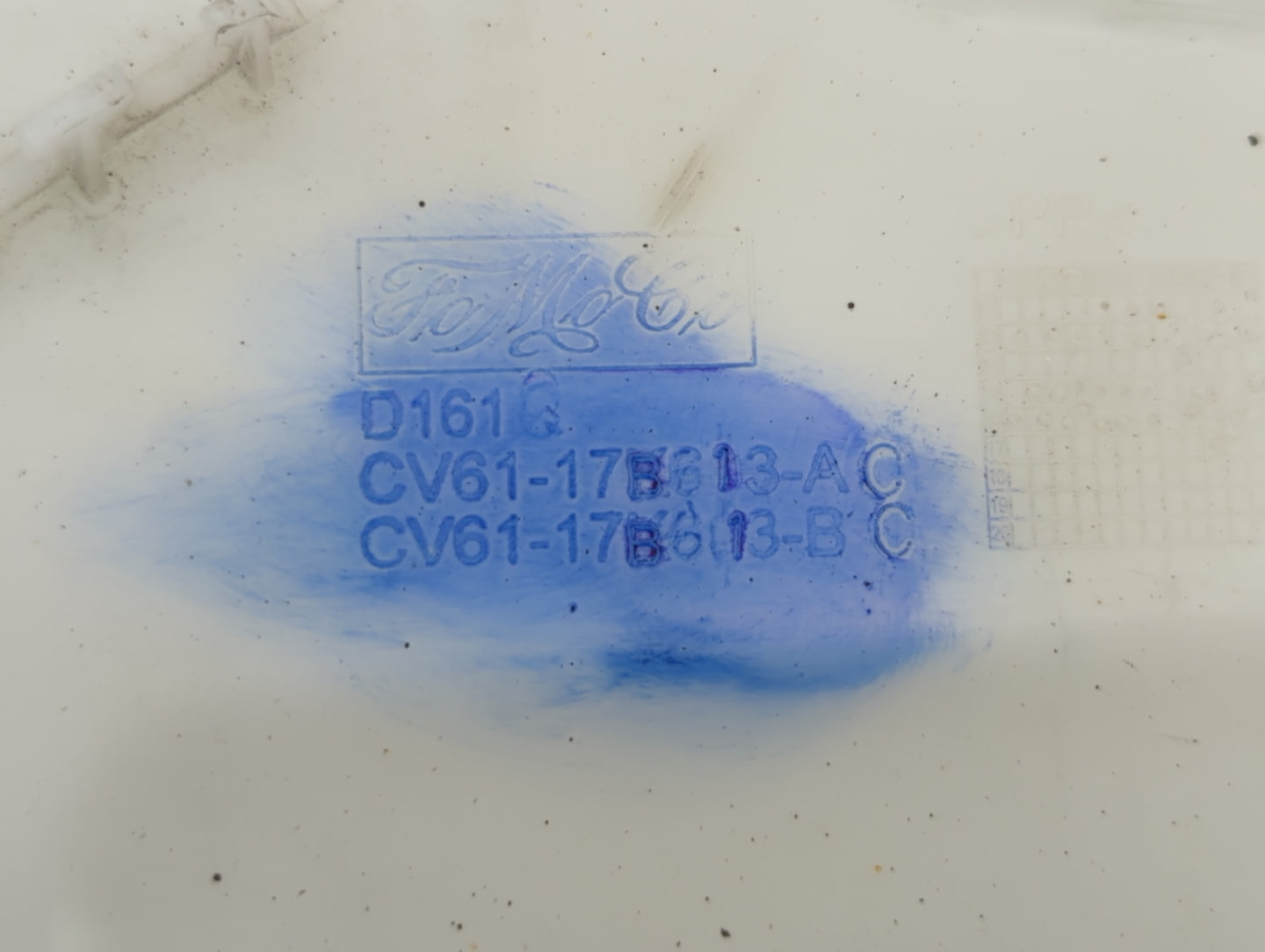 2012-2018 Ford Focus Windshield Washer Fluid Reservoir Bottle Oem - Oemusedautoparts1.com