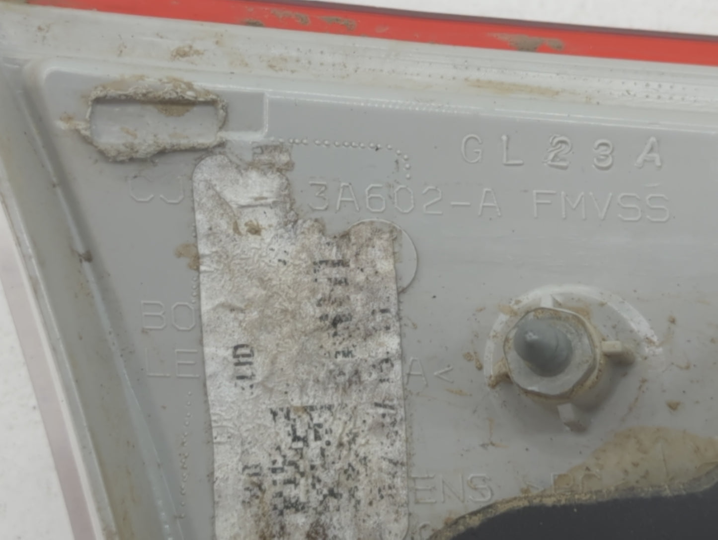 2013-2016 Ford Escape Tail Light Assembly Passenger Right OEM P/N:VPCJ5X-15515-A Fits Fits 2013 2014 2015 2016 OEM Used Auto Parts - Oemusedautoparts1.com