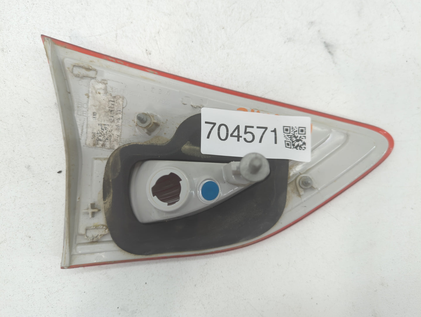 2013-2016 Ford Escape Tail Light Assembly Passenger Right OEM P/N:VPCJ5X-15515-A Fits Fits 2013 2014 2015 2016 OEM Used Auto Parts - Oemusedautoparts1.com