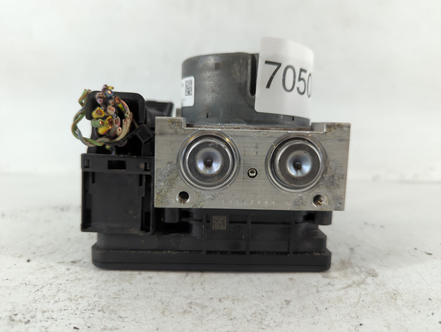 2014-2016 Ford Fusion ABS Pump Control Module Replacement P/N:EG9C-2C405-AG Fits Fits 2014 2015 2016 OEM Used Auto Parts - Oemusedautoparts1.com