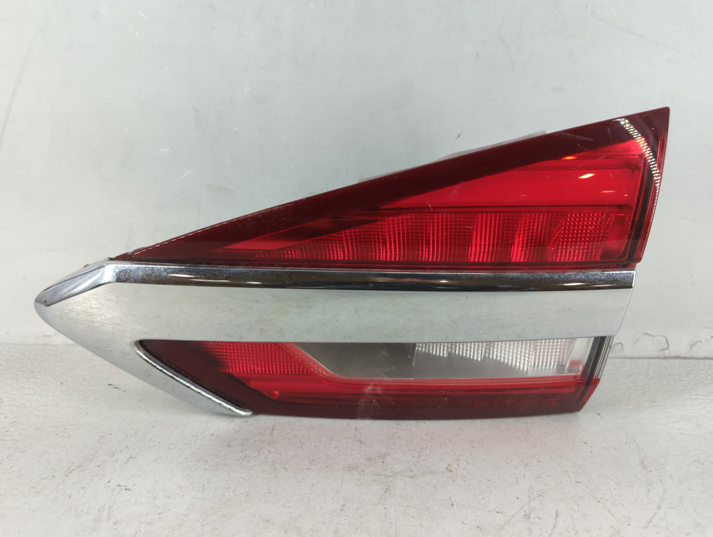 2019-2020 Ford Fusion Tail Light Assembly Passenger Right OEM P/N:KS73-13A602-AD F00HTF408407 Fits Fits 2019 2020 OEM Used Auto Parts - Oemusedautoparts1.com