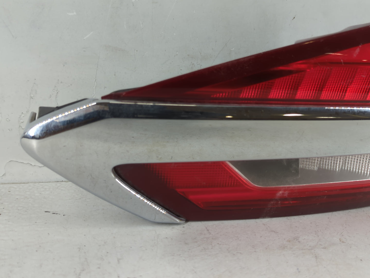 2019-2020 Ford Fusion Tail Light Assembly Passenger Right OEM P/N:KS73-13A602-AD F00HTF408407 Fits Fits 2019 2020 OEM Used Auto Parts - Oemusedautoparts1.com
