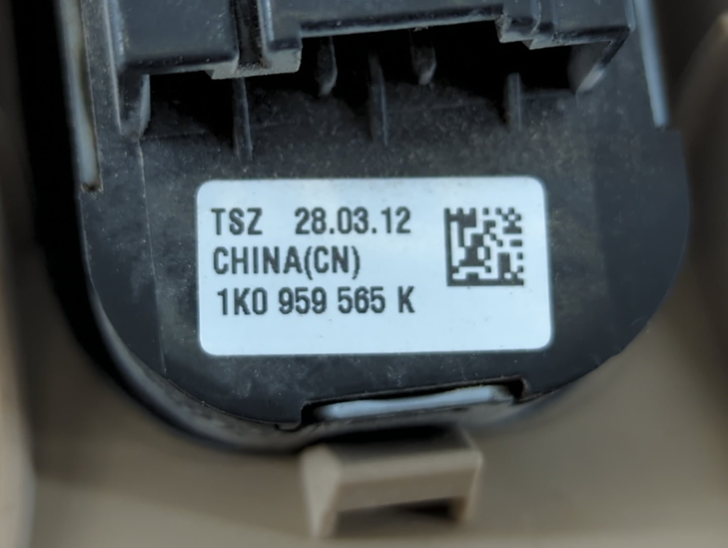2009-2017 Volkswagen Cc Master Power Window Switch Replacement Driver Side Left P/N:1K0 959 565 K Fits OEM Used Auto Parts - Oemusedautoparts1.com