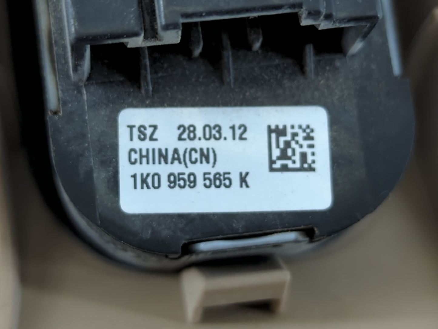2009-2017 Volkswagen Cc Master Power Window Switch Replacement Driver Side Left P/N:1K0 959 565 K Fits OEM Used Auto Parts - Oemusedautoparts1.com