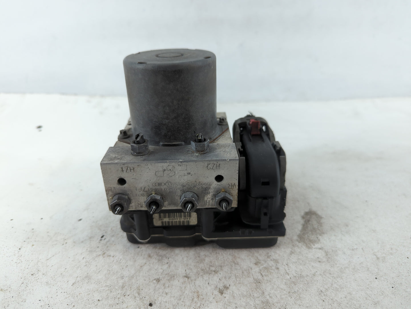 2010-2012 Audi A5 ABS Pump Control Module Replacement P/N:8K0 614 517FL Fits Fits 2010 2011 2012 OEM Used Auto Parts - Oemusedautoparts1.com