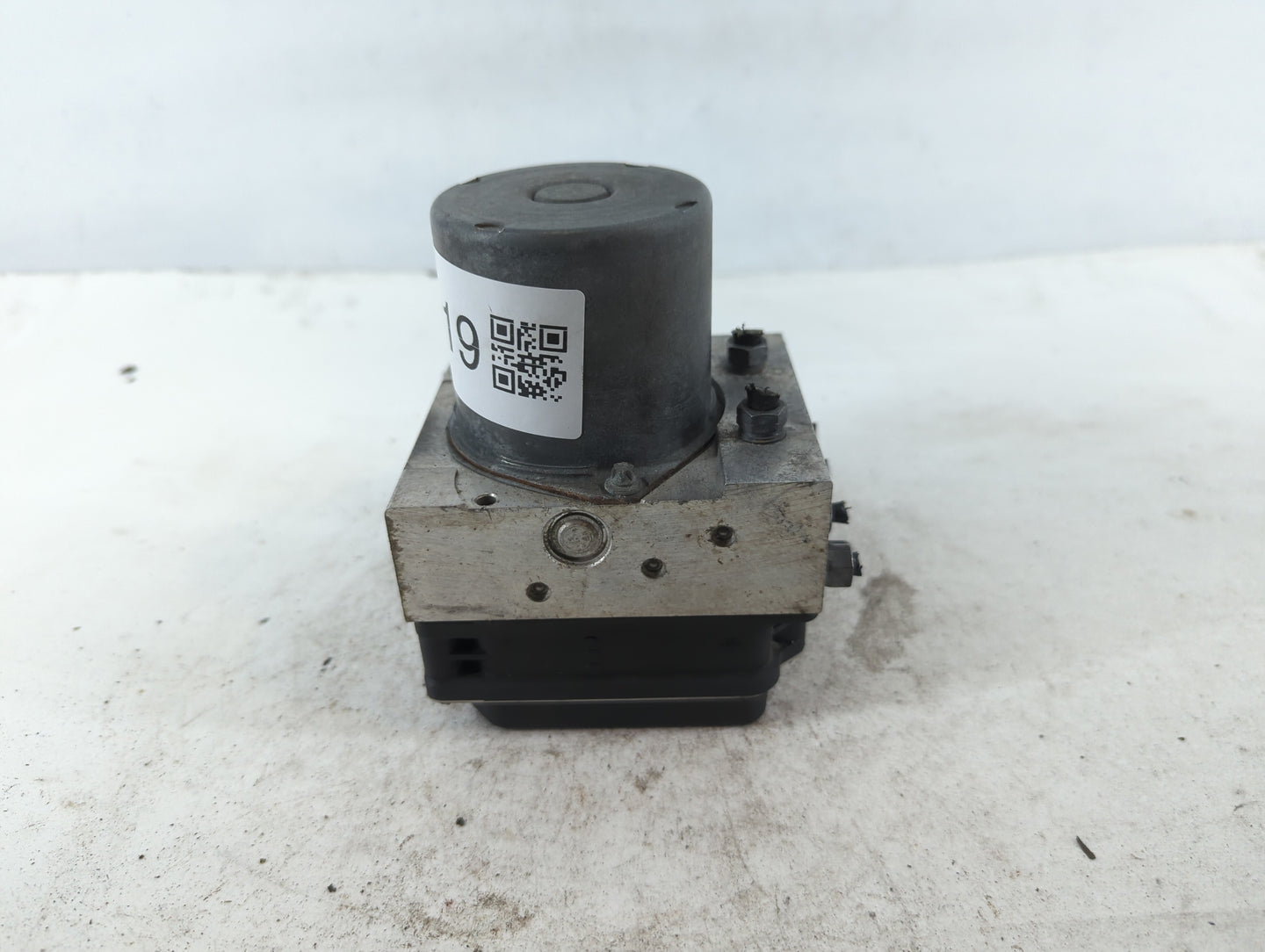 2010-2012 Audi A5 ABS Pump Control Module Replacement P/N:8K0 614 517FL Fits Fits 2010 2011 2012 OEM Used Auto Parts - Oemusedautoparts1.com