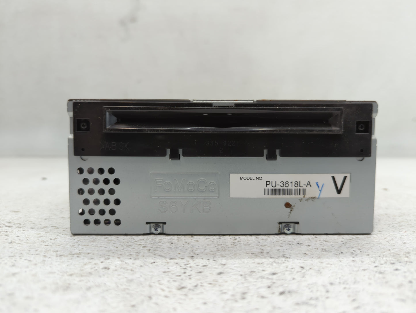 2013 Ford Explorer Radio AM FM Cd Player Receiver Replacement P/N:DB5T-19C107-GC Fits OEM Used Auto Parts - Oemusedautoparts1.com