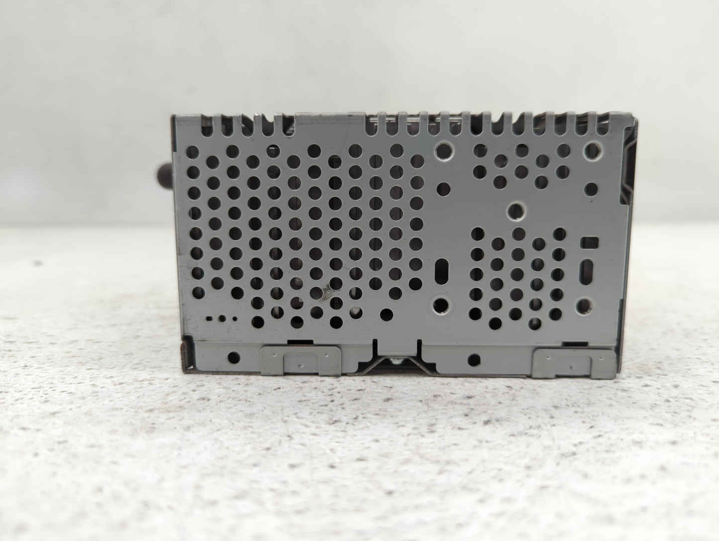 2013 Ford Explorer Radio AM FM Cd Player Receiver Replacement P/N:DB5T-19C107-GC Fits OEM Used Auto Parts - Oemusedautoparts1.com