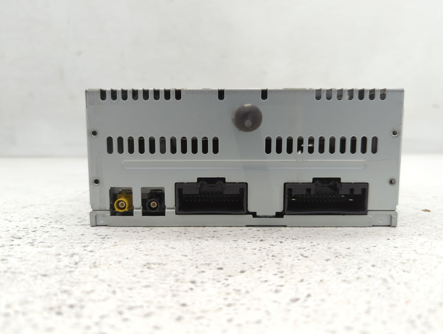 2013 Ford Explorer Radio AM FM Cd Player Receiver Replacement P/N:DB5T-19C107-GC Fits OEM Used Auto Parts - Oemusedautoparts1.com