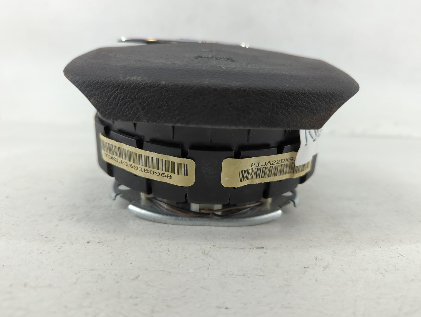 2011-2014 Chrysler 300 Air Bag Driver Left Steering Wheel Mounted P/N:UDVB5281859 BAM-PT1-1722 Fits Fits 2011 2012 2013 2014 OEM Used Auto Parts - Oemusedautoparts1.com