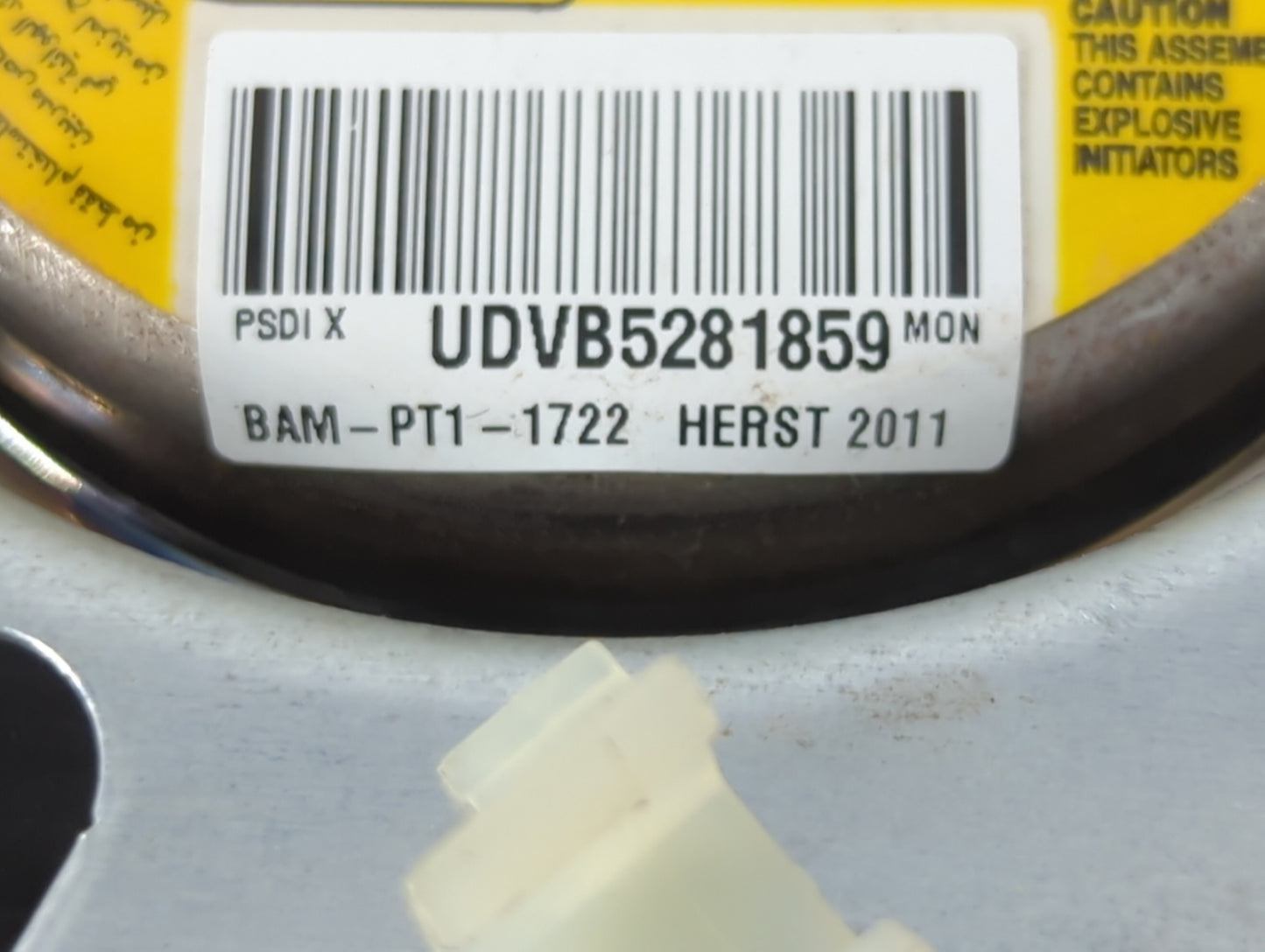 2011-2014 Chrysler 300 Air Bag Driver Left Steering Wheel Mounted P/N:UDVB5281859 BAM-PT1-1722 Fits Fits 2011 2012 2013 2014 OEM Used Auto Parts - Oemusedautoparts1.com
