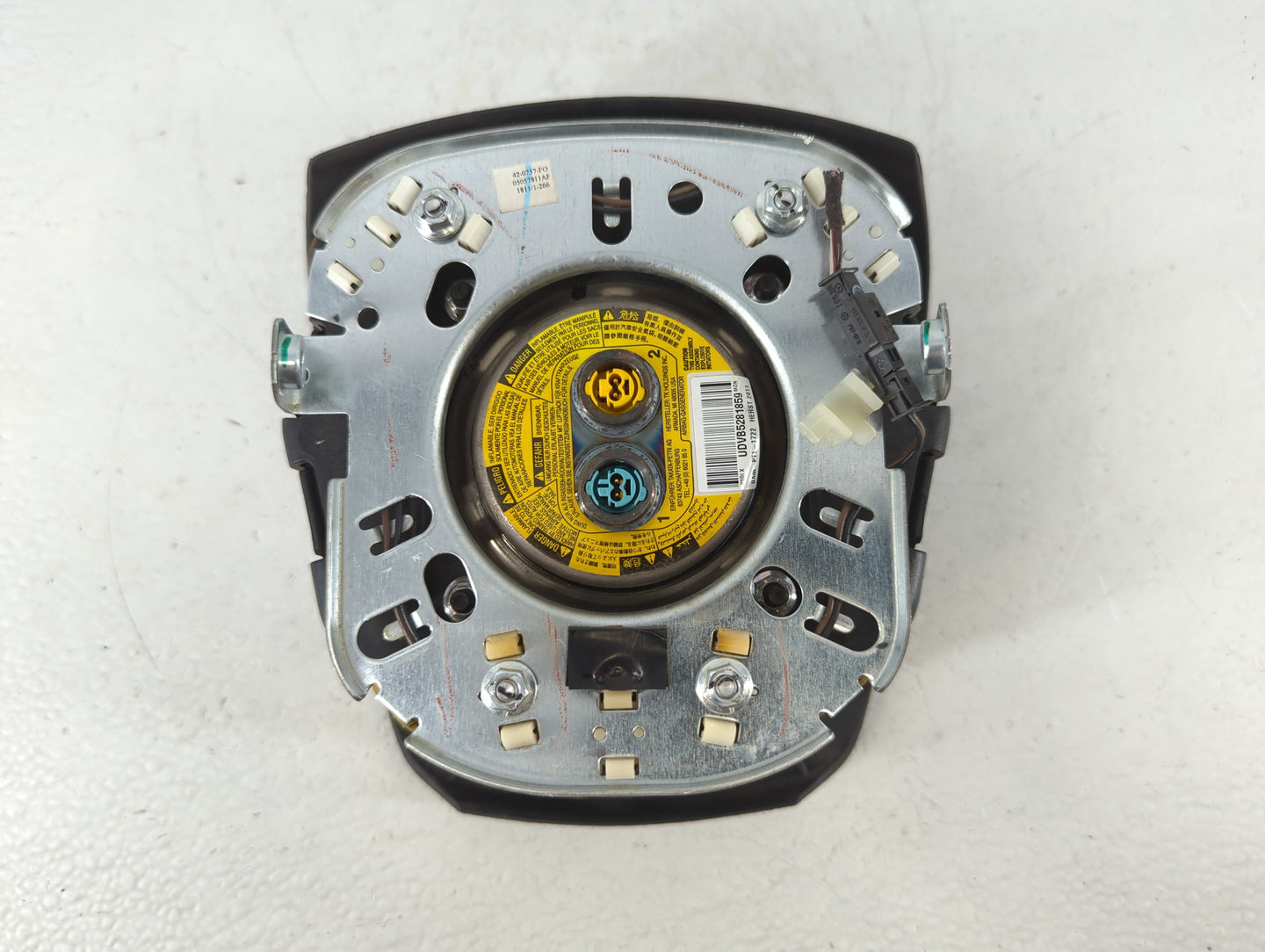 2011-2014 Chrysler 300 Air Bag Driver Left Steering Wheel Mounted P/N:UDVB5281859 BAM-PT1-1722 Fits Fits 2011 2012 2013 2014 OEM Used Auto Parts - Oemusedautoparts1.com