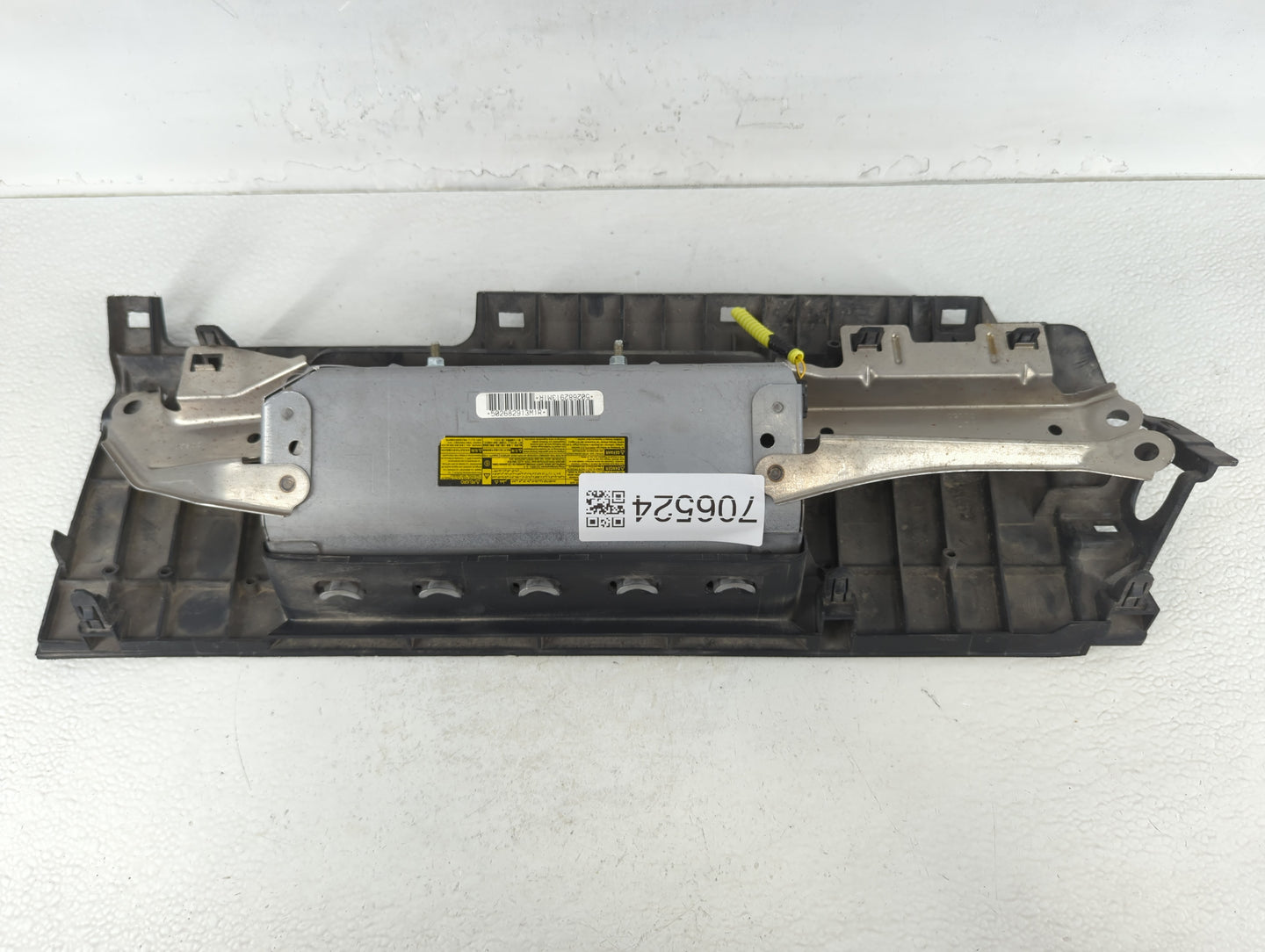 2013-2018 Toyota Avalon Air Bag Passenger Right Dashboard OEM P/N:502682913M1R Fits Fits 2013 2014 2015 2016 2017 2018 OEM Used Auto Parts - Oemusedautoparts1.com