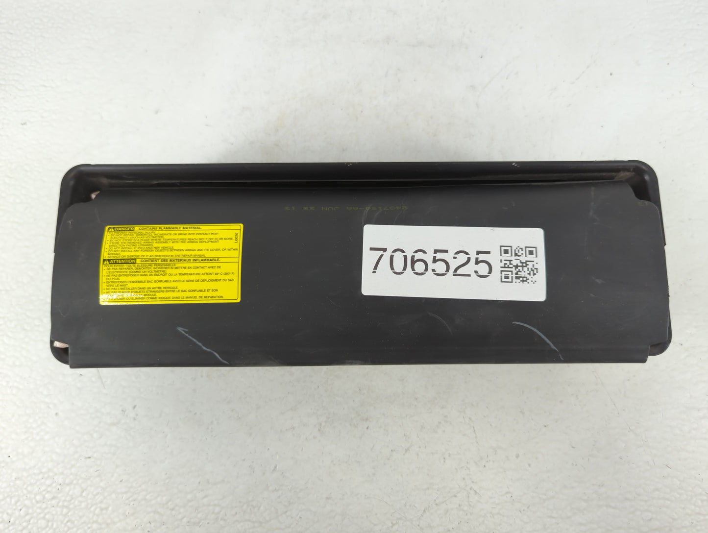 2014-2015 Jeep Cherokee Air Bag Passenger Right Dashboard OEM P/N:2437184-AA Fits Fits 2014 2015 OEM Used Auto Parts - Oemusedautoparts1.com