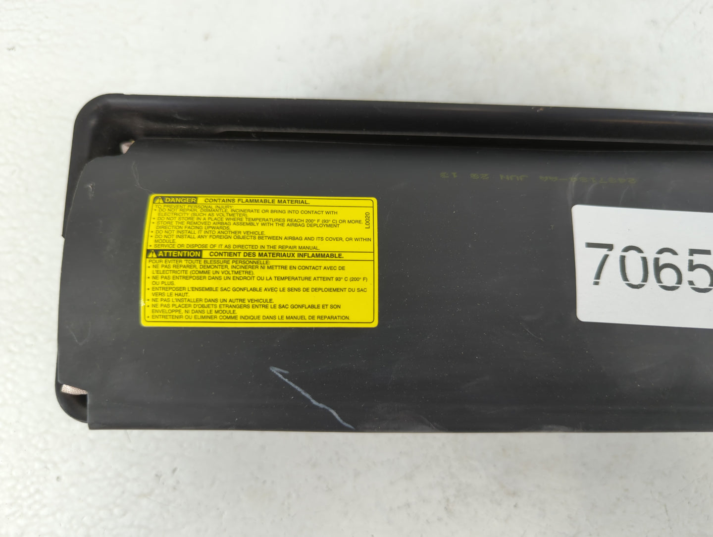 2014-2015 Jeep Cherokee Air Bag Passenger Right Dashboard OEM P/N:2437184-AA Fits Fits 2014 2015 OEM Used Auto Parts - Oemusedautoparts1.com