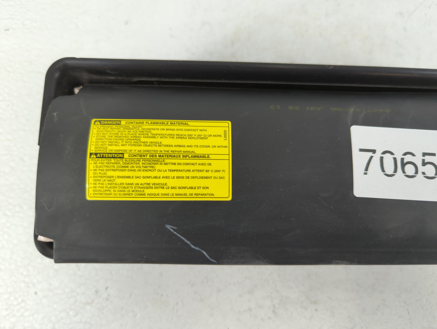 2014-2015 Jeep Cherokee Air Bag Passenger Right Dashboard OEM P/N:2437184-AA Fits Fits 2014 2015 OEM Used Auto Parts - Oemusedautoparts1.com