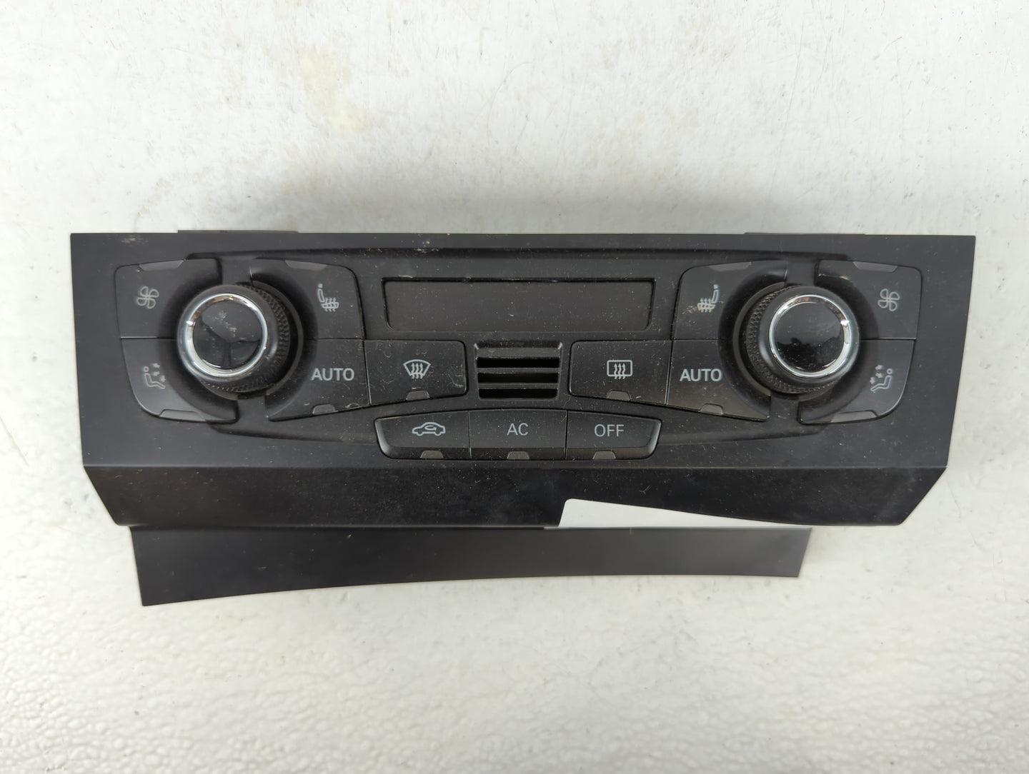 2010-2012 Audi S4 Climate Control Module Temperature AC/Heater Replacement P/N:8T1 820 043 AQ Fits OEM Used Auto Parts - Oemusedautoparts1.com