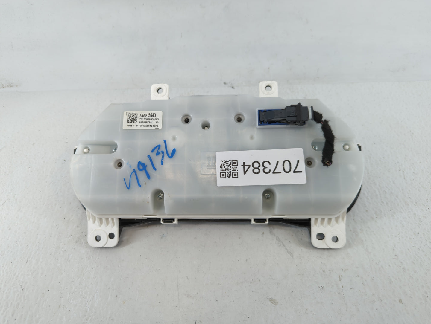 2019-2022 Chevrolet Equinox Instrument Cluster Speedometer Gauges P/N:84625643 Fits Fits 2019 2020 2021 2022 OEM Used Auto Parts - Oemusedautoparts1.com