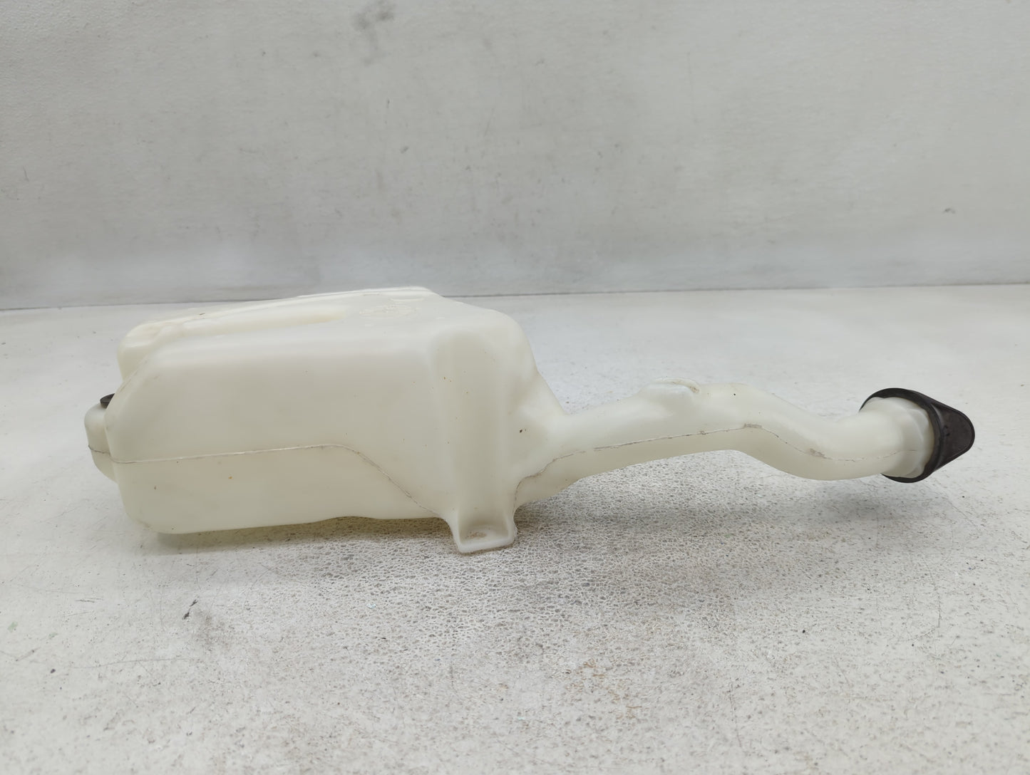 2005-2010 Chevrolet Cobalt Windshield Washer Fluid Reservoir Bottle Oem - Oemusedautoparts1.com