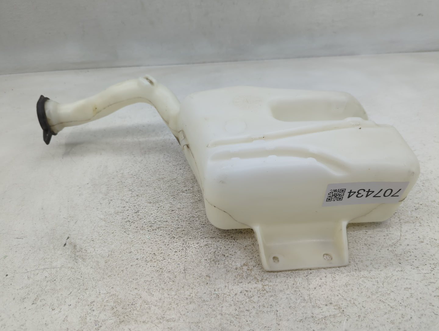 2005-2010 Chevrolet Cobalt Windshield Washer Fluid Reservoir Bottle Oem - Oemusedautoparts1.com