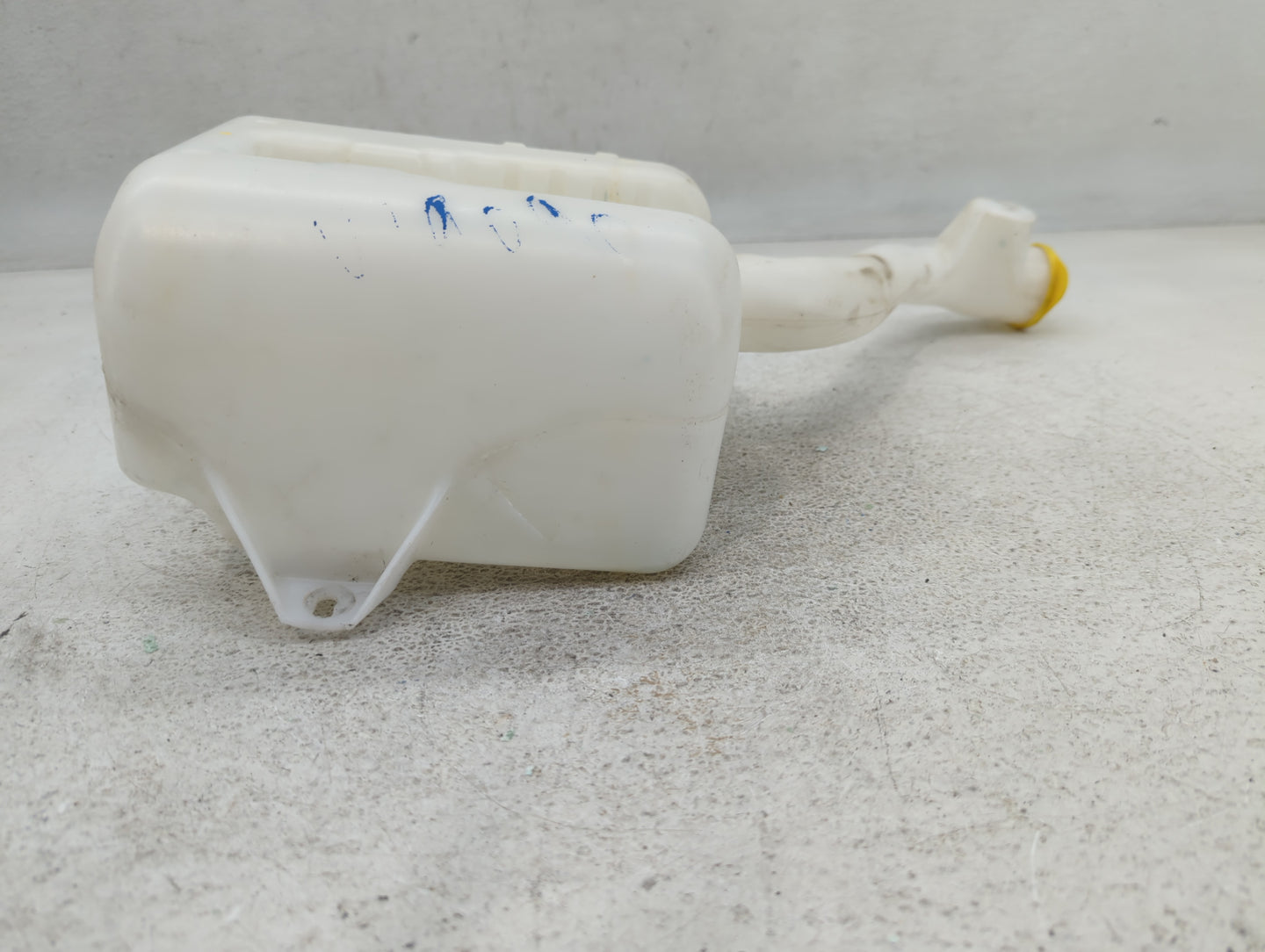 2008-2011 Ford Focus Windshield Washer Fluid Reservoir Bottle Oem - Oemusedautoparts1.com