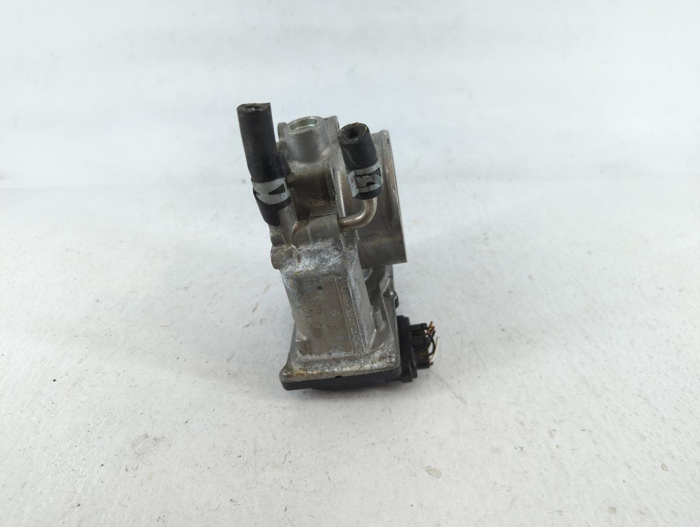 2007-2016 Toyota Sienna Throttle Body P/N:22030-0P050 Fits OEM Used Auto Parts - Oemusedautoparts1.com