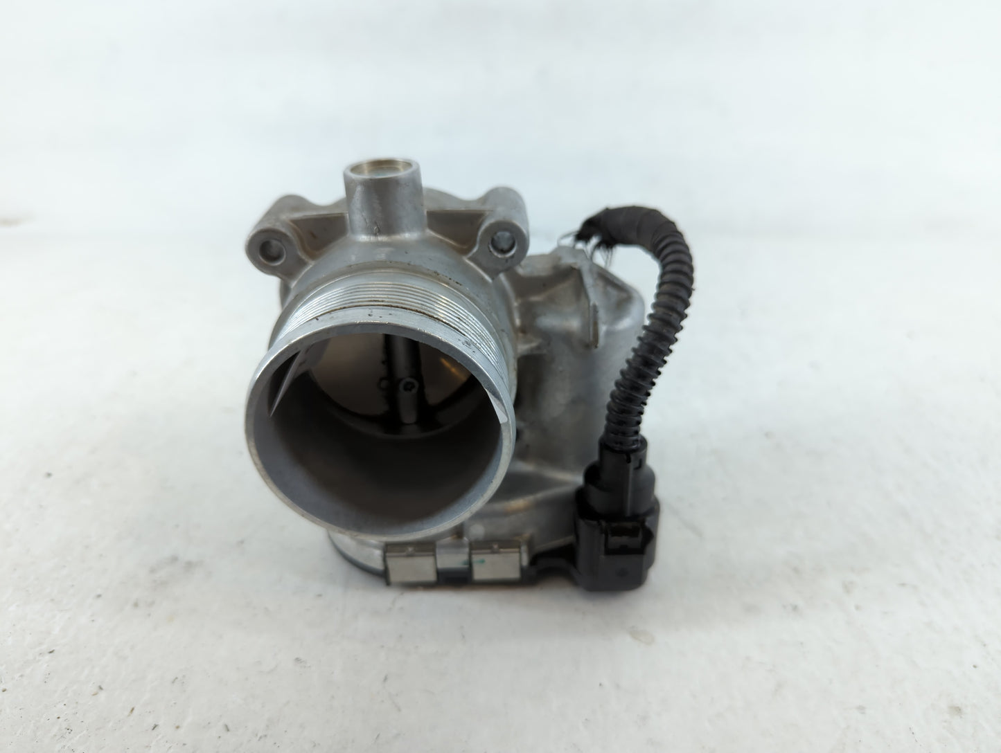 2014-2017 Volkswagen Jetta Throttle Body P/N:06K 133 062 E Fits Fits 2014 2015 2016 2017 OEM Used Auto Parts - Oemusedautoparts1.com
