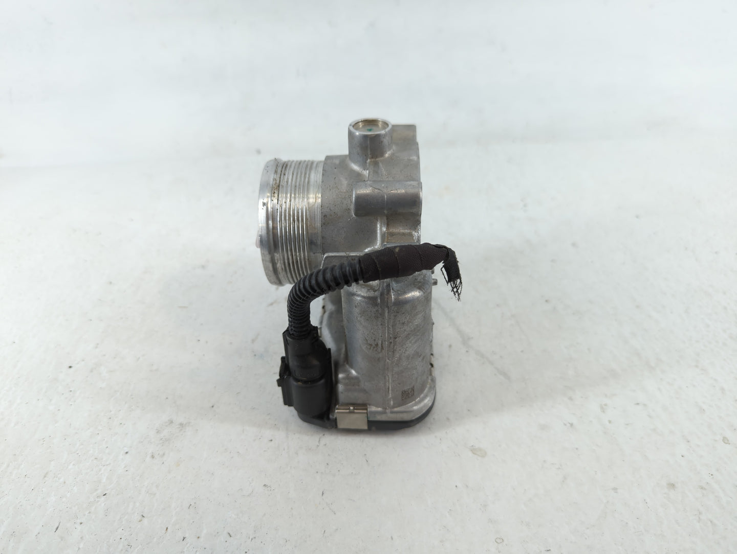 2014-2017 Volkswagen Jetta Throttle Body P/N:06K 133 062 E Fits Fits 2014 2015 2016 2017 OEM Used Auto Parts - Oemusedautoparts1.com