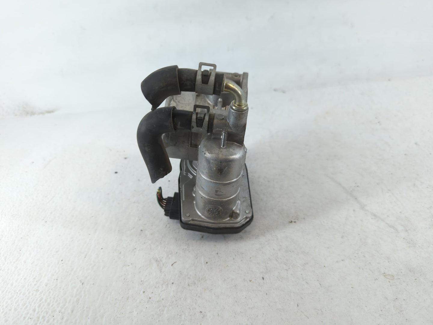 2008-2013 Infiniti G37 Throttle Body P/N:5916H RME60-21 Fits OEM Used Auto Parts - Oemusedautoparts1.com