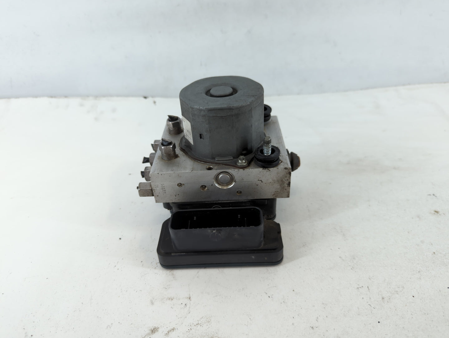 2012 Dodge Caravan ABS Pump Control Module Replacement P/N:P05154911AE Fits OEM Used Auto Parts - Oemusedautoparts1.com