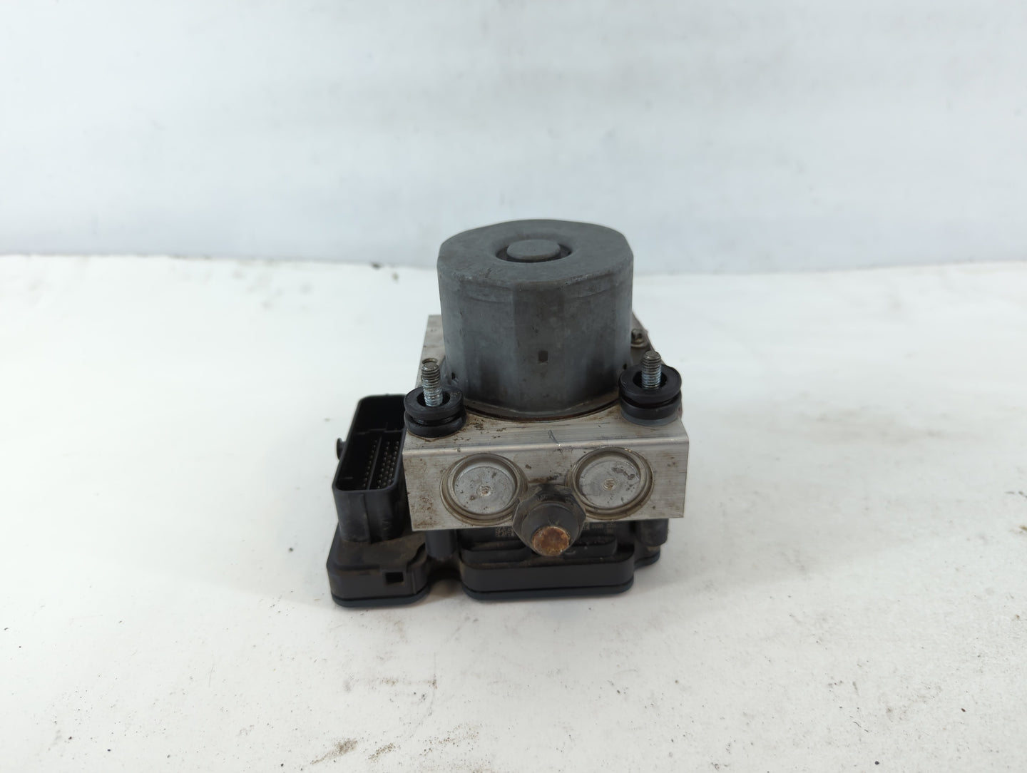 2012 Dodge Caravan ABS Pump Control Module Replacement P/N:P05154911AE Fits OEM Used Auto Parts - Oemusedautoparts1.com
