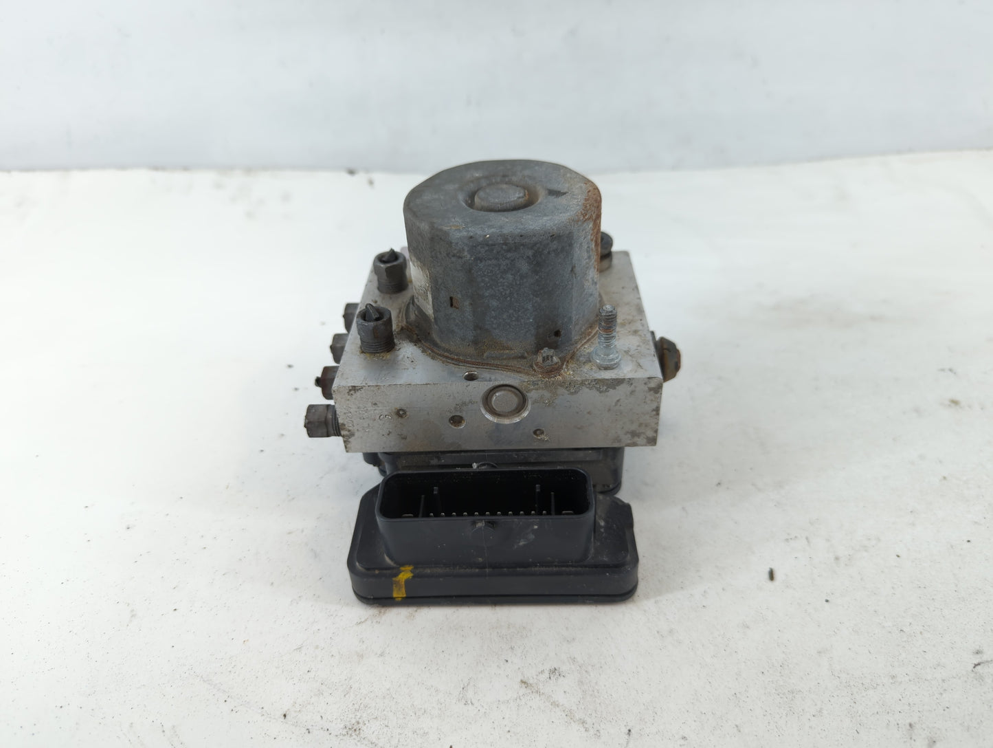 2013 Chrysler Town & Country ABS Pump Control Module Replacement P/N:P68183803AA Fits OEM Used Auto Parts - Oemusedautoparts1.com