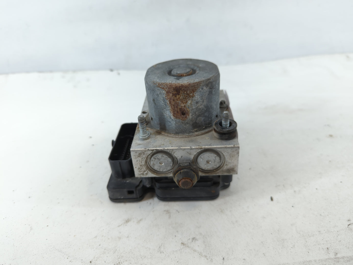 2013 Chrysler Town & Country ABS Pump Control Module Replacement P/N:P68183803AA Fits OEM Used Auto Parts - Oemusedautoparts1.com