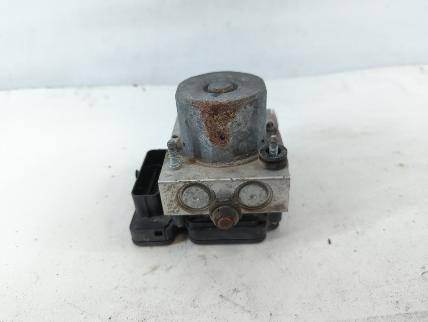 2013 Chrysler Town & Country ABS Pump Control Module Replacement P/N:P68183803AA Fits OEM Used Auto Parts - Oemusedautoparts1.com