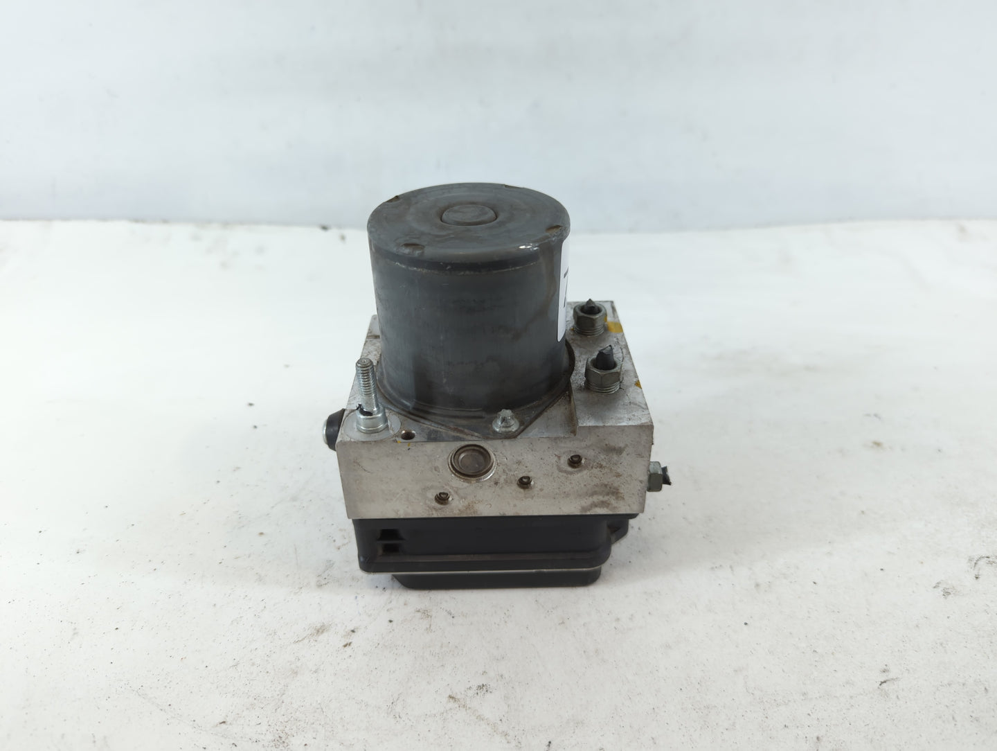 2012 Nissan Sentra ABS Pump Control Module Replacement P/N:0 265 251 613 AB Fits OEM Used Auto Parts - Oemusedautoparts1.com