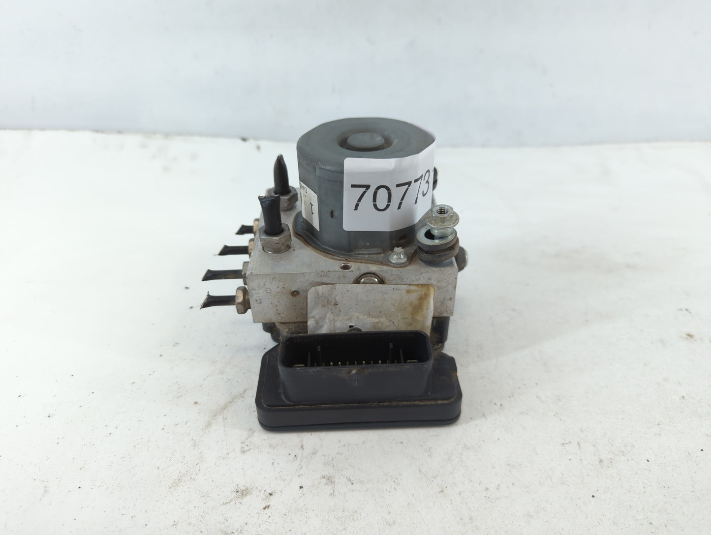 2013-2014 Ford Flex ABS Pump Control Module Replacement P/N:DA83-2C405-AE Fits Fits 2013 2014 OEM Used Auto Parts - Oemusedautoparts1.com