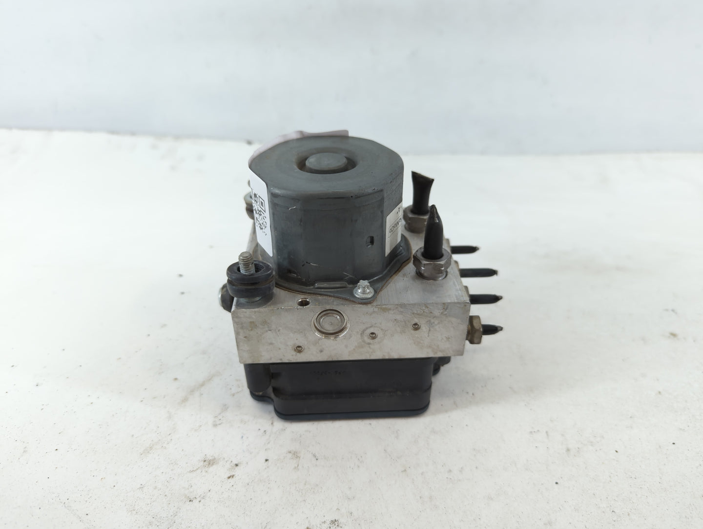 2013-2014 Ford Flex ABS Pump Control Module Replacement P/N:DA83-2C405-AE Fits Fits 2013 2014 OEM Used Auto Parts - Oemusedautoparts1.com