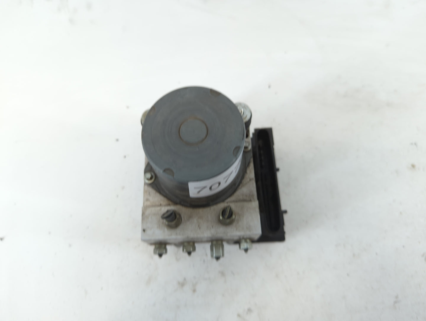 2007-2009 Mazda Cx-7 ABS Pump Control Module Replacement P/N:EG23 43 7A0 0 265 234 476 Fits Fits 2007 2008 2009 OEM Used Auto Parts - Oemusedautoparts1.com