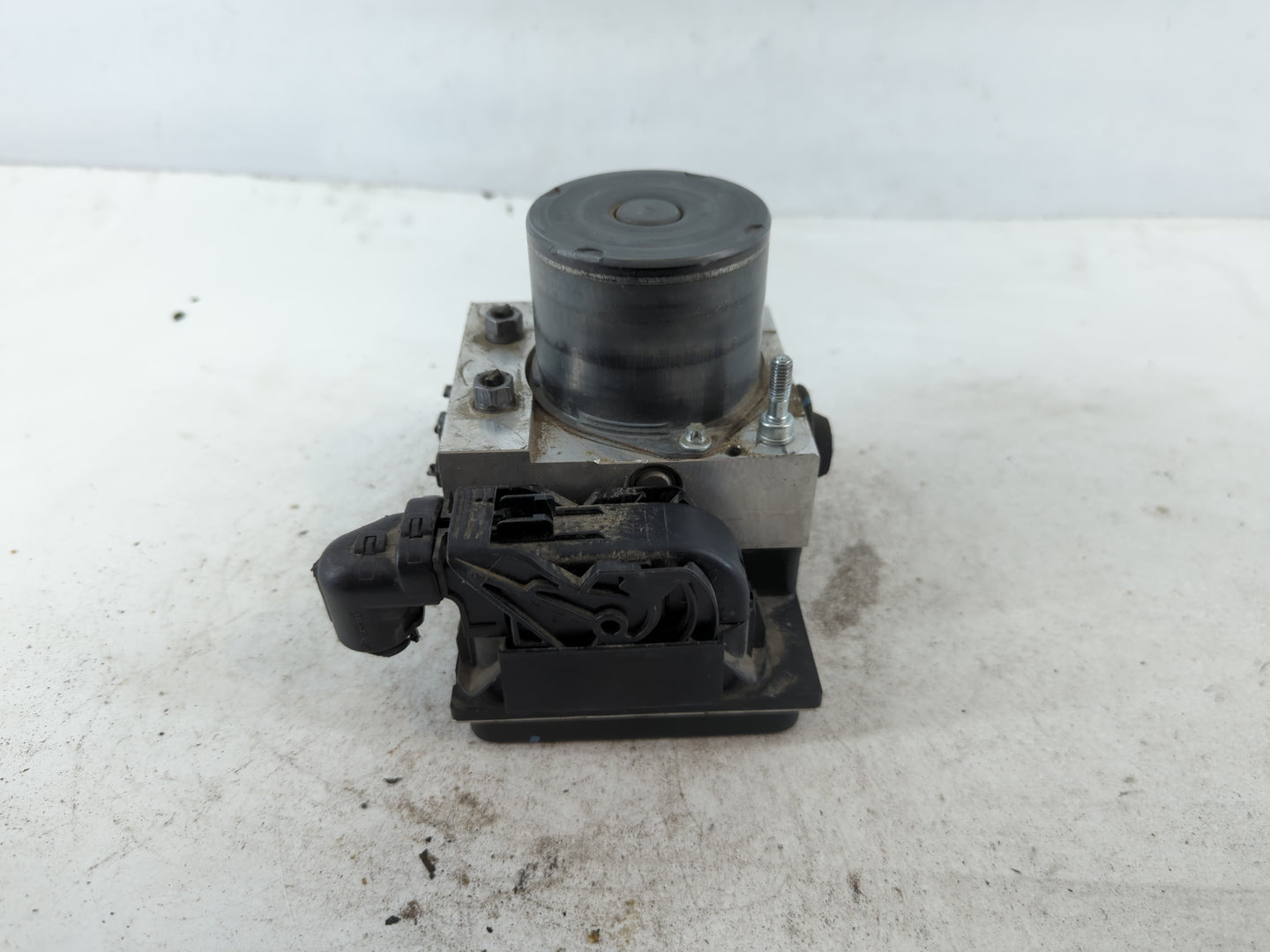 2012-2017 Fiat 500 ABS Pump Control Module Replacement P/N:6807325A 0 265 252 587 AA Fits Fits 2012 2013 2014 2015 2016 2017 OEM Used Auto Parts - Oemusedautoparts1.com