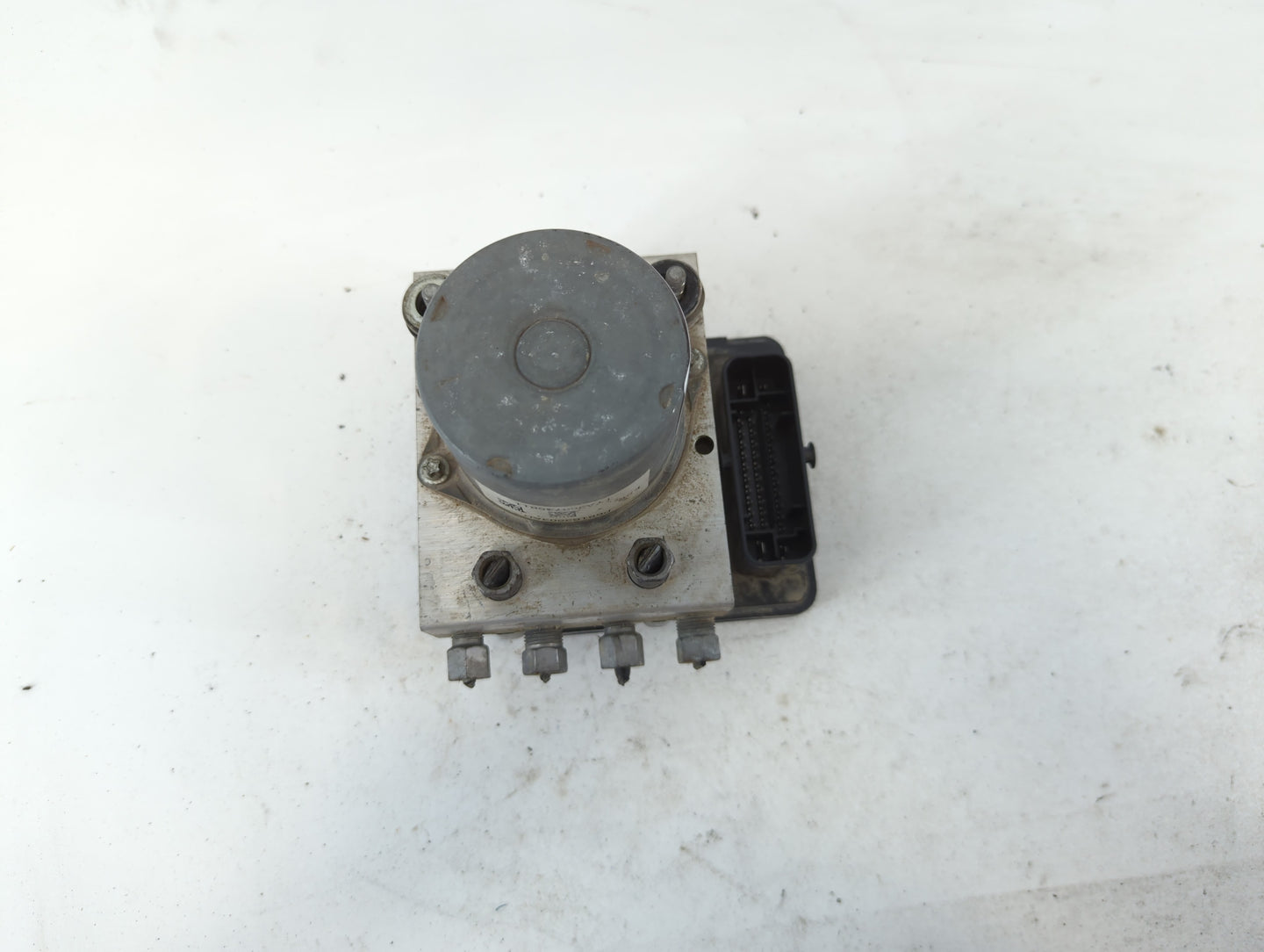 2015-2020 Dodge Grand Caravan ABS Pump Control Module Replacement P/N:P68183803AD Fits Fits 2015 2016 2017 2018 2019 2020 OEM Used Auto Parts - Oemusedautoparts1.com