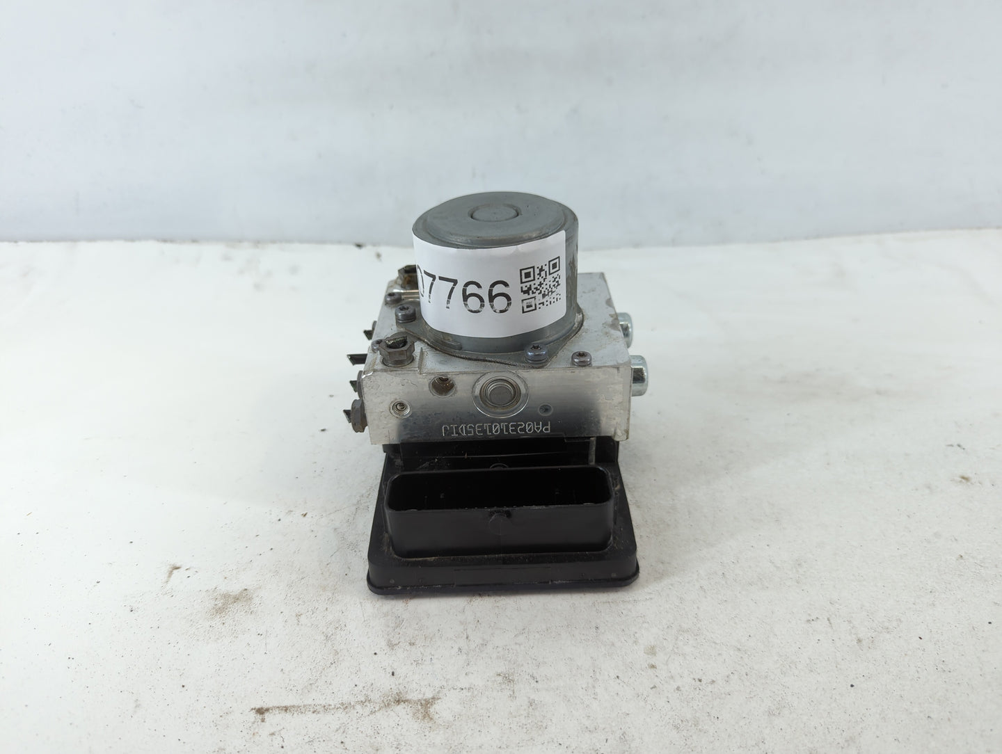 2020-2022 Mercedes-Benz Glc300 ABS Pump Control Module Replacement P/N:A 205 900 28 49 Fits Fits 2018 2019 2020 2021 2022 OEM Used Auto Parts - Oemusedautoparts1.com