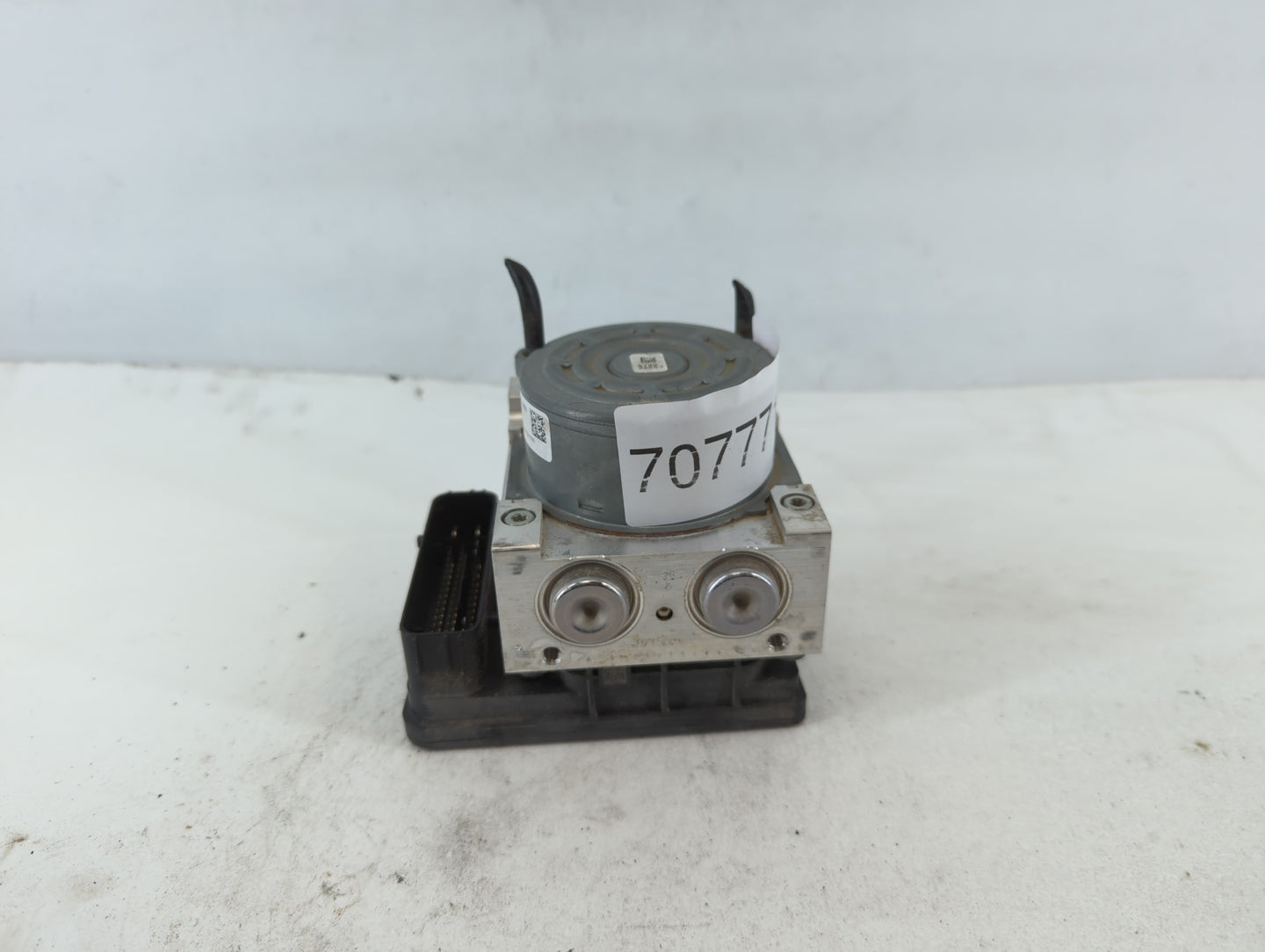 2014-2016 Ford Fusion ABS Pump Control Module Replacement P/N:EG9C-2C405-DF Fits Fits 2014 2015 2016 OEM Used Auto Parts - Oemusedautoparts1.com