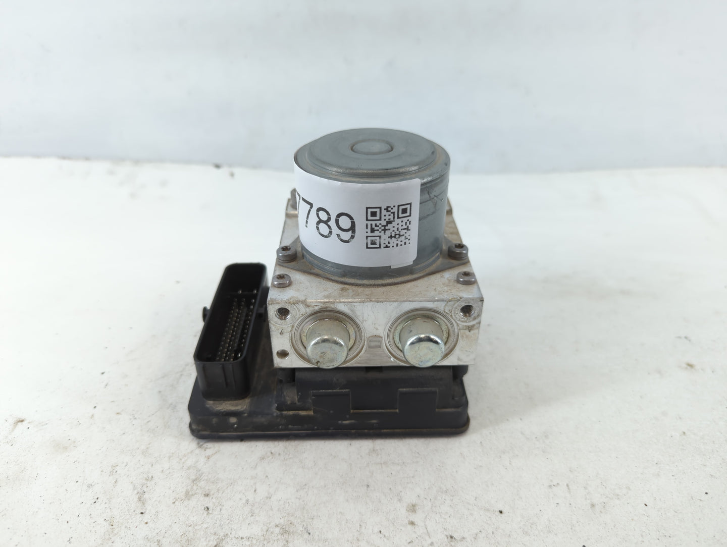 2015-2017 Jeep Renegade ABS Pump Control Module Replacement P/N:52062978 Fits Fits 2015 2016 2017 OEM Used Auto Parts - Oemusedautoparts1.com