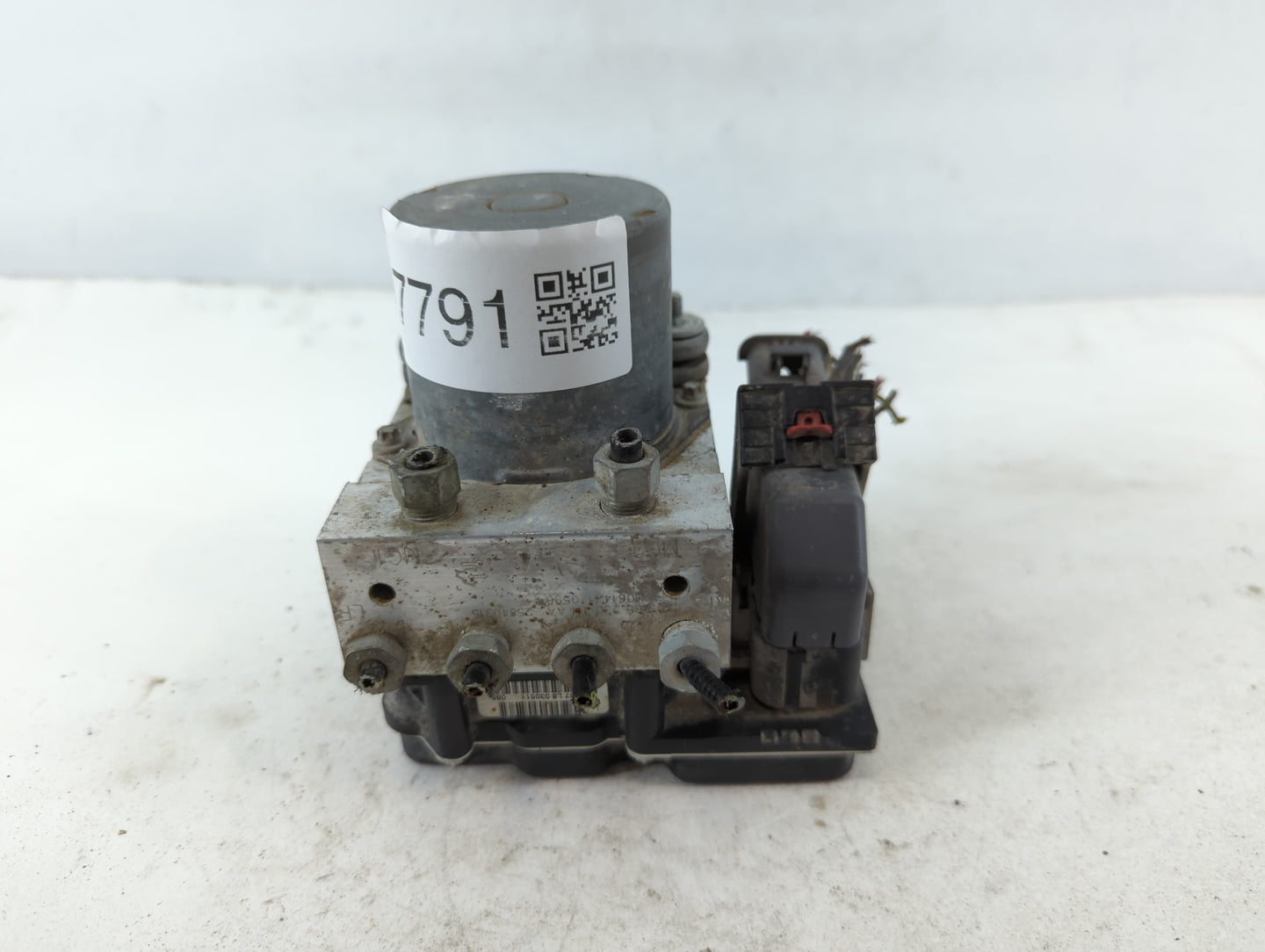 2009-2011 Buick Enclave ABS Pump Control Module Replacement P/N:0 265 230 111 AA 25840315 Fits Fits 2008 2009 2010 2011 OEM Used Auto Parts - Oemusedautoparts1.com