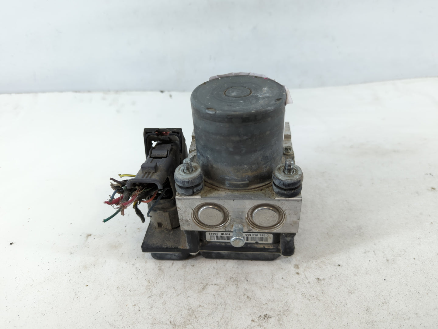 2009-2011 Buick Enclave ABS Pump Control Module Replacement P/N:0 265 230 111 AA 25840315 Fits Fits 2008 2009 2010 2011 OEM Used Auto Parts - Oemusedautoparts1.com