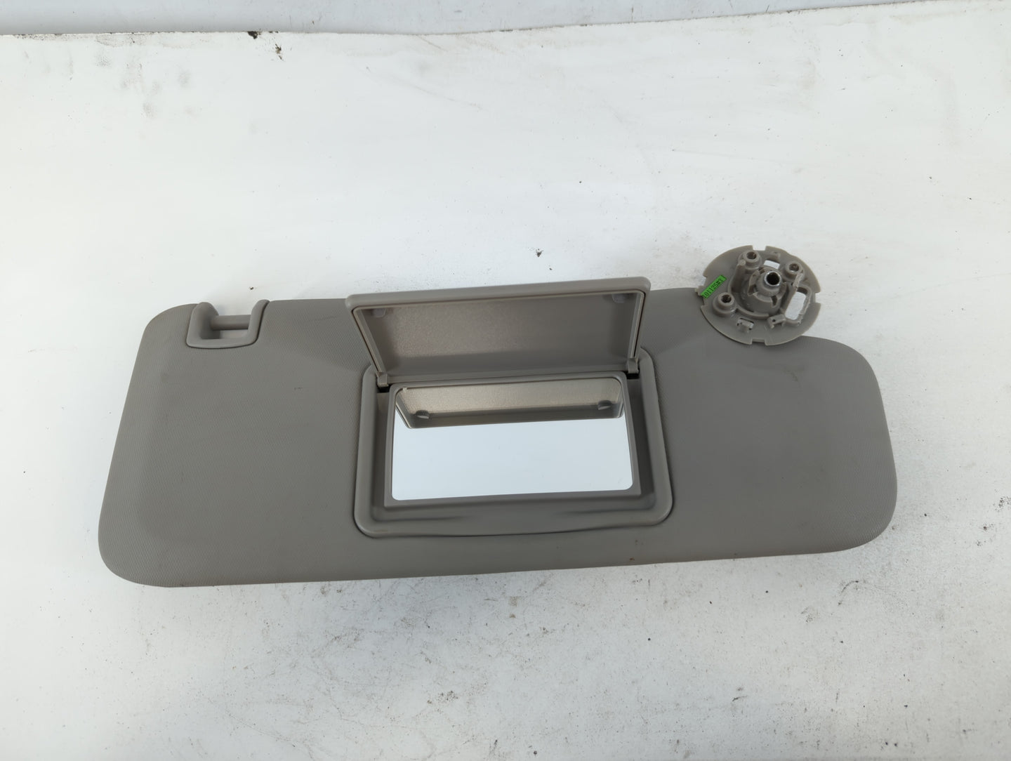 2011-2016 Chevrolet Cruze Sun Visor Shade Replacement Passenger Right Mirror Fits Fits 2011 2012 2013 2014 2015 2016 OEM Used Auto Parts - Oemusedautoparts1.com